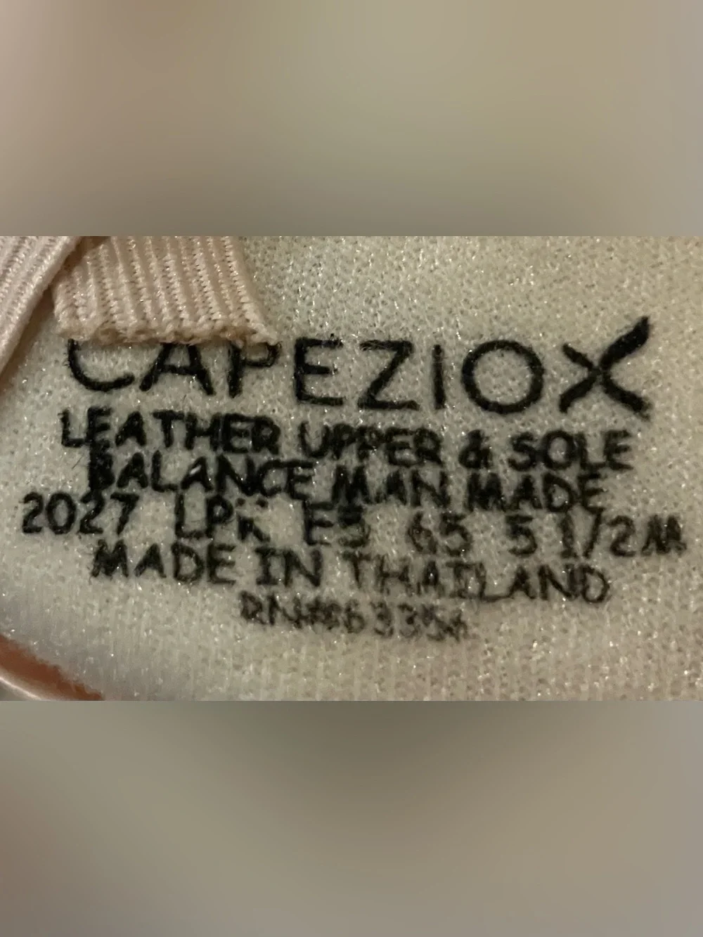 NEW Capezio Juliet 2 2027 LPK Ballet Slippers Size 5.5M Cream Color